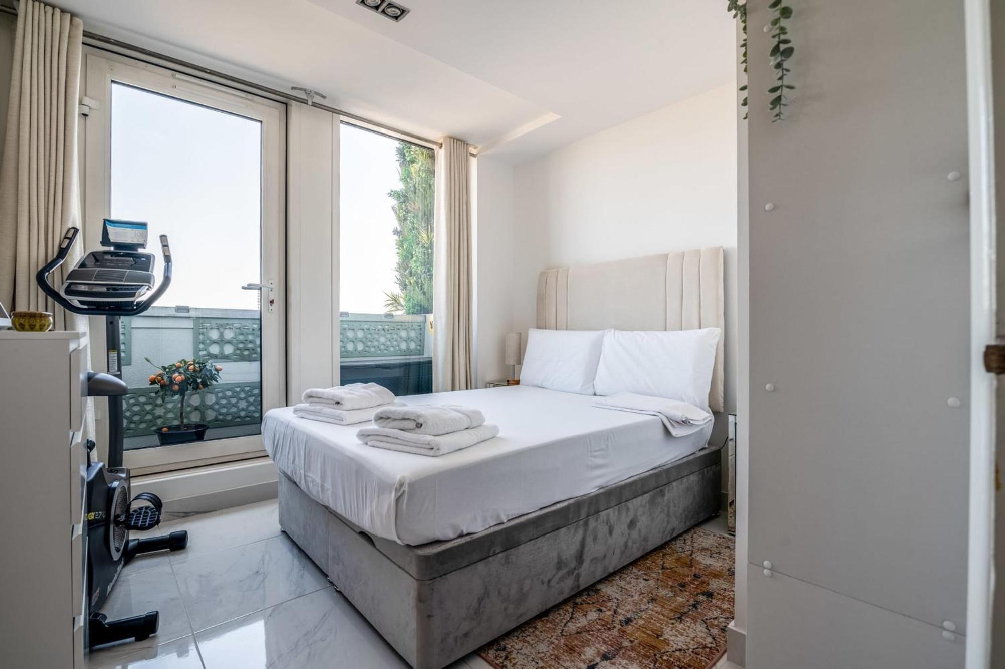 Canary Wharf Retreat With Free Secure Parking London Exterior photo