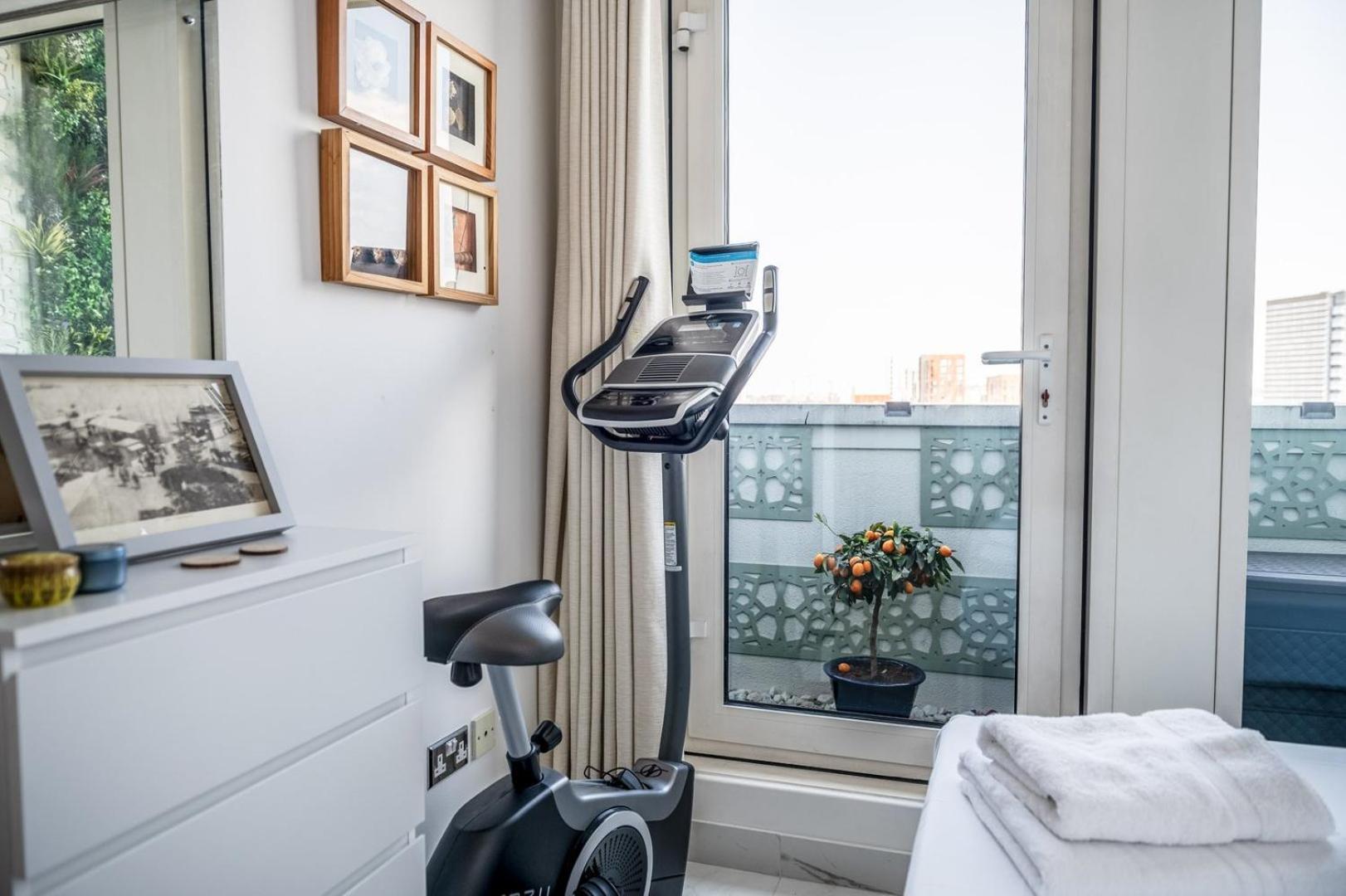 Canary Wharf Retreat With Free Secure Parking London Exterior photo