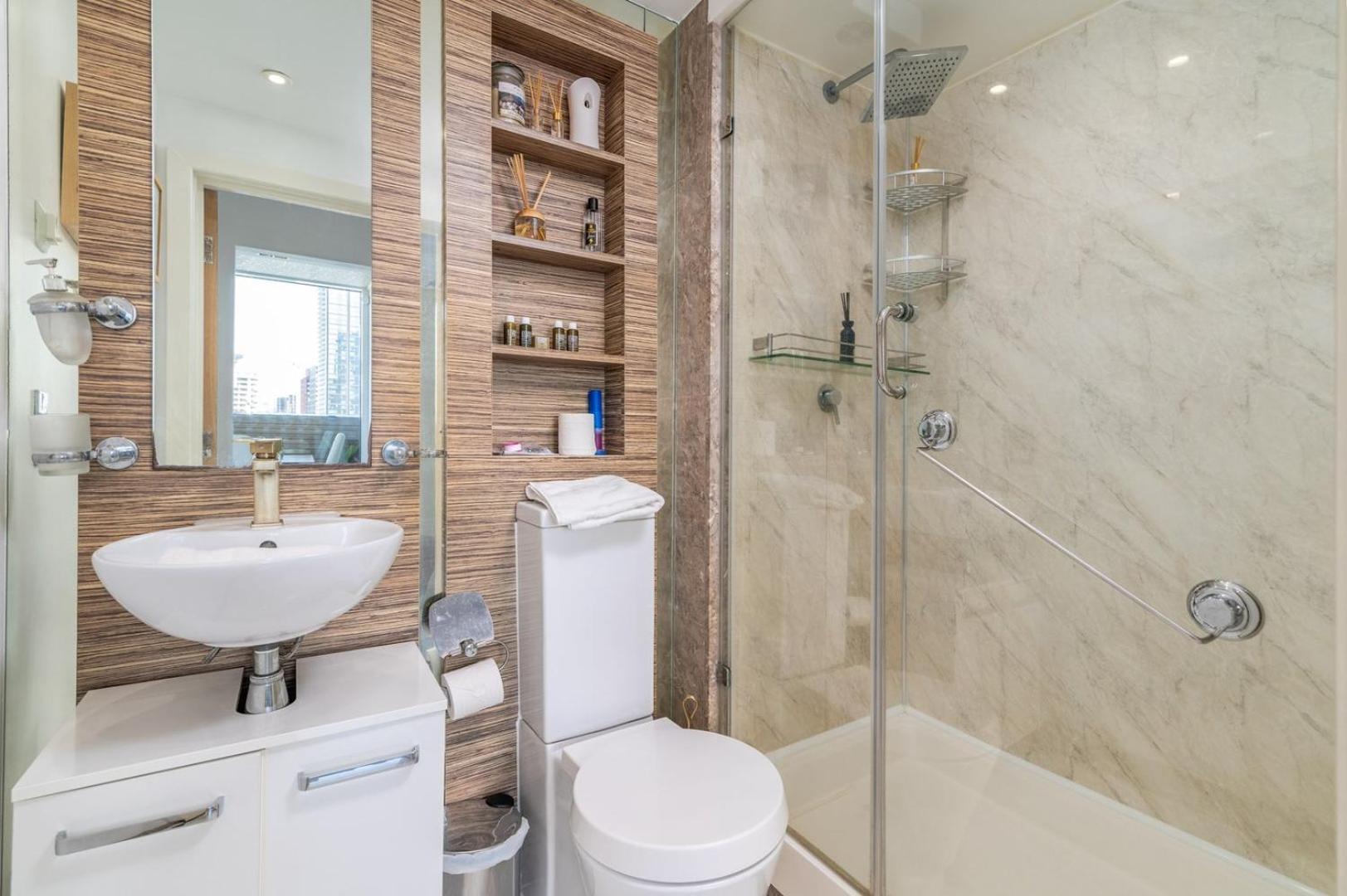 Canary Wharf Retreat With Free Secure Parking London Exterior photo
