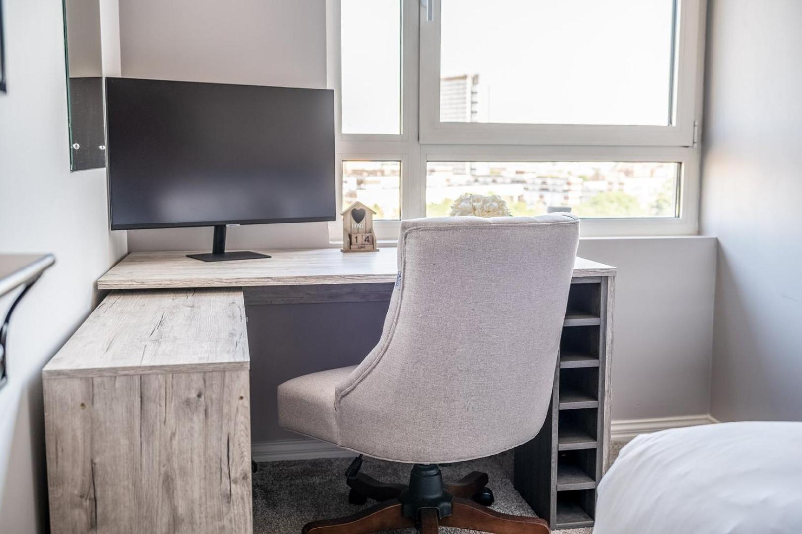Canary Wharf Retreat With Free Secure Parking London Exterior photo